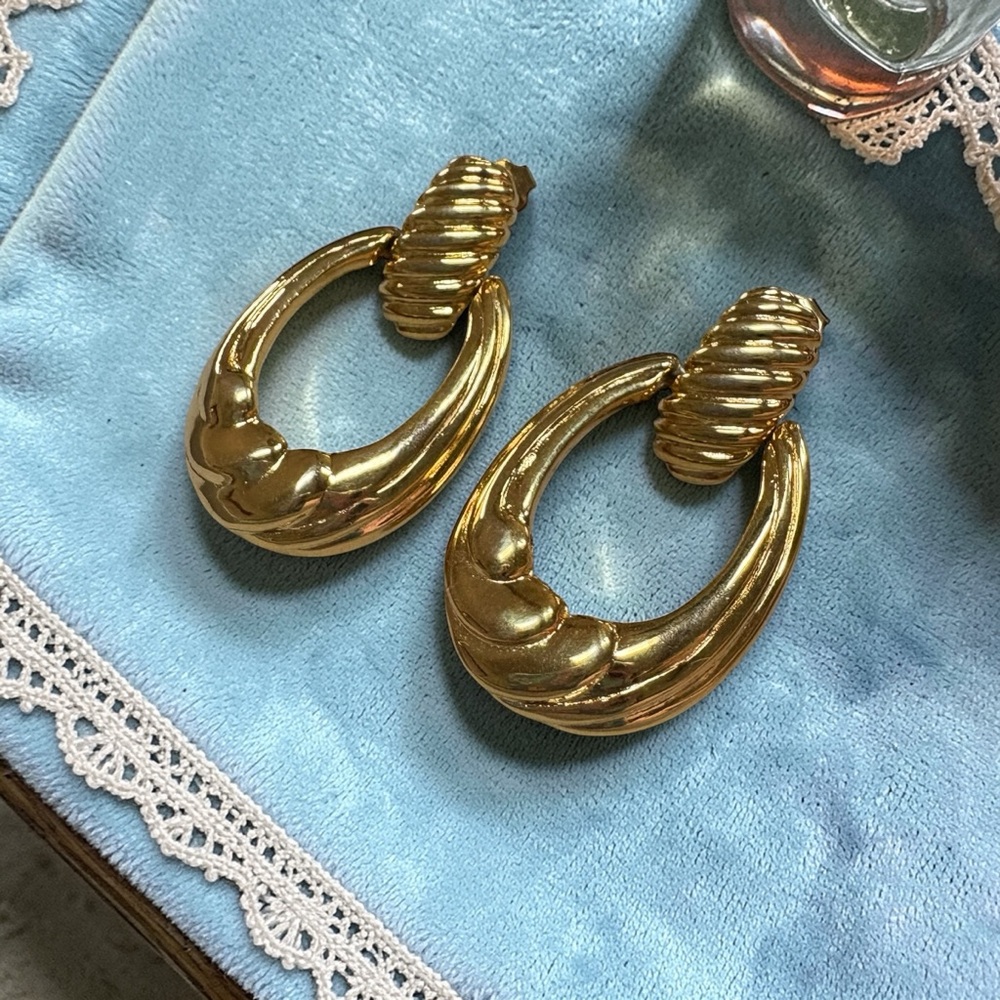 Vintage Gold Tone Door Knocker Oval Hoop Dangle Earrings